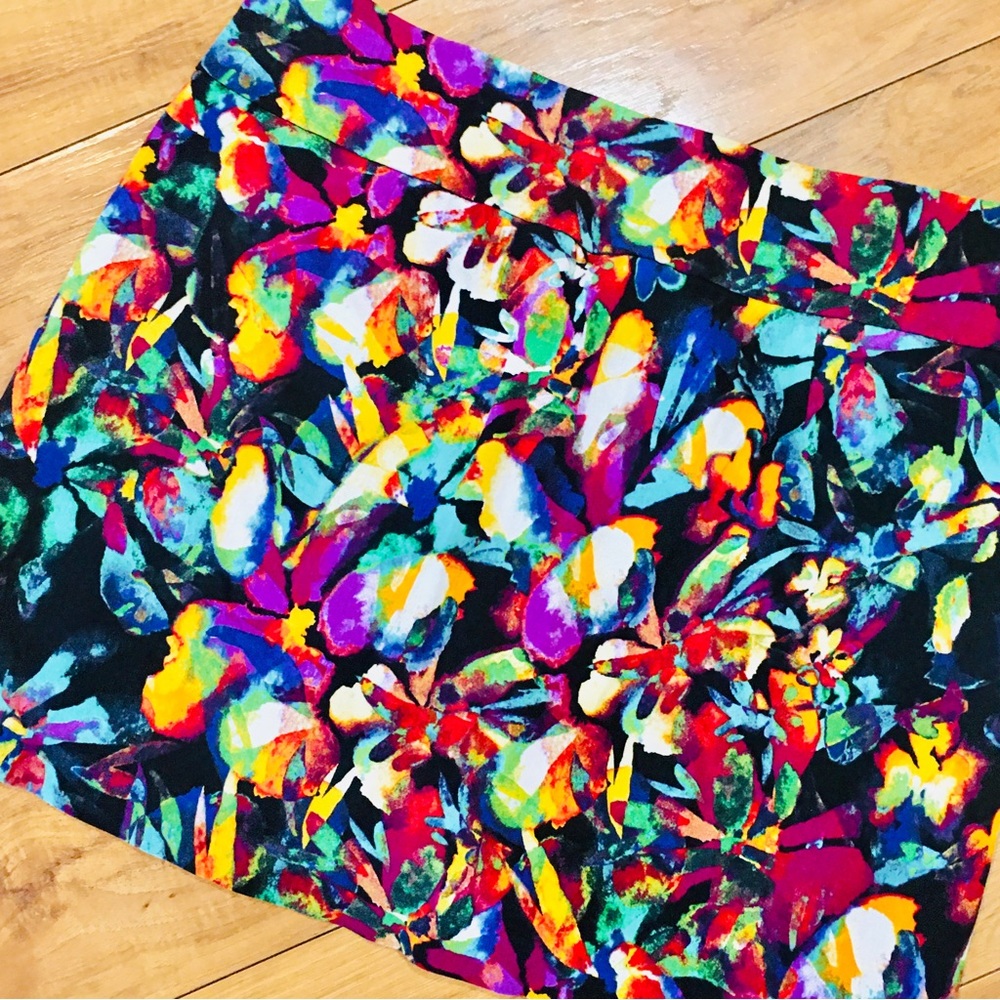 Attyre stretch mini skirt Hawaiian floral summer Medium 6 boho flowers